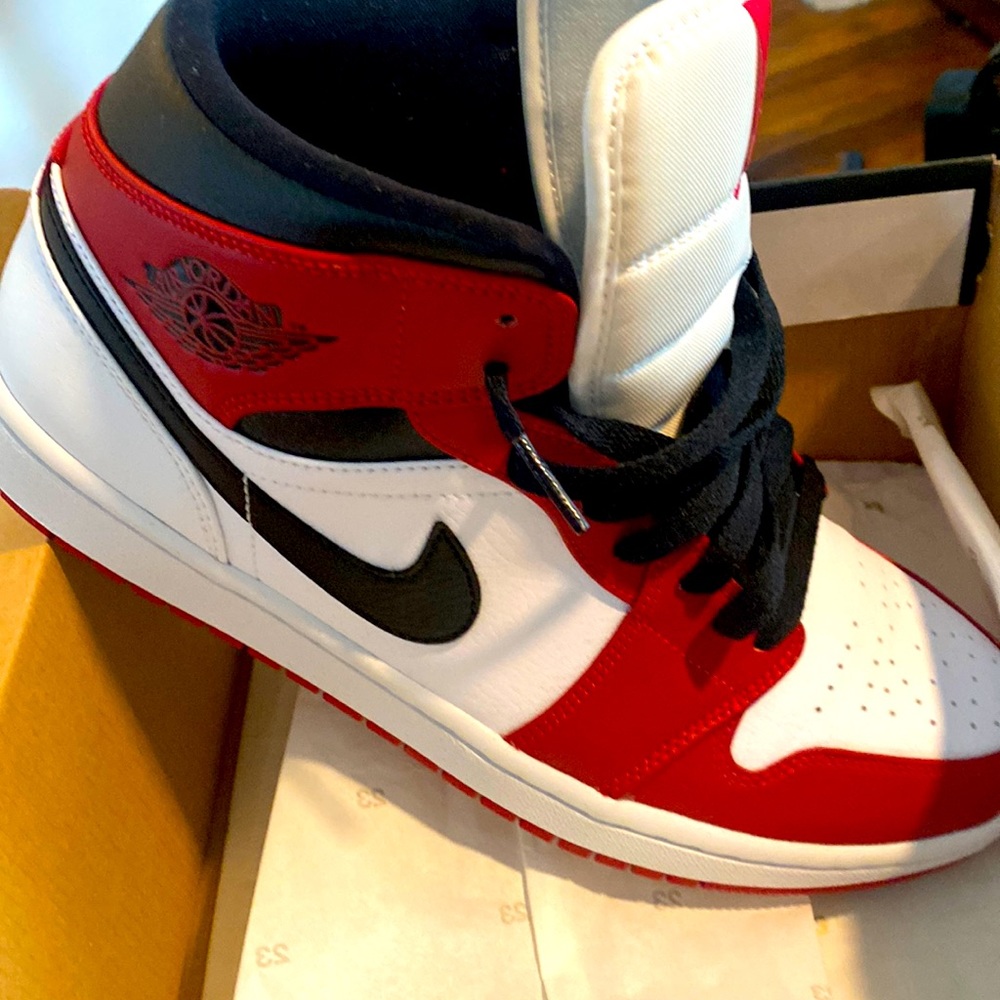 Air Jordan 1 Mid- EUC